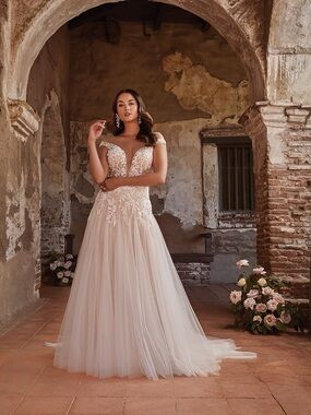 Casablanca Bridal Lena Wedding Dress size 18 Inis tulle beaded lace